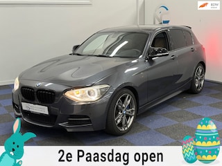 BMW M135i xDrive Business / RIJDT SCHAKELT GOED / DEALER ONDERHOUDEN / AUTOMAAT