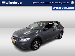 Volkswagen Polo 1.0 TSI Life Executive Navigatie / PDC / Extra getint glas / Airco / App-connect / Apple carplay