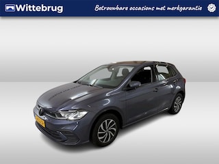 Volkswagen Polo 1.0 TSI Life Executive Navigatie / PDC / Extra getint glas / Airco / App-connect / Apple carplay