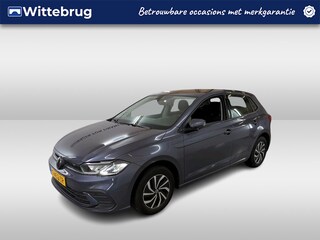 Volkswagen Polo 1.0 TSI Life Executive Navigatie / PDC / Extra getint glas / Airco / App-connect / Apple carplay
