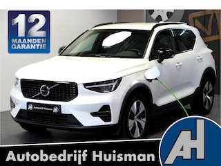 Volvo XC40 1.5 T5 Plug-in Hybrid 193kW/262pk DCT7 Plus Dark Facelift!! HARMAN/KARDON + SPORTSTOELEN + CRUISE + CAMERA + NAVI SENSUS + LANE ASSIST + EL.STOELEN + STOEL-&STUURVERWARMING + KEYLESS ENTRY&GO + PARKSENSOREN V&A + 18” LM-VELGEN!!