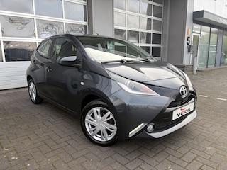 Toyota Aygo 1.0 VVT-i x-play / CAMERA / WINTERBANDENSET