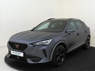 Cupra Formentor 1.4 e-Hybrid VZ Performance | Panoramadak | Matte lak | Stoel- en stuurwielverwarming | Cupra mode | Parkeerassistent | Sfeerverlichting | Keyless | Adaptieve demping |