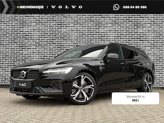 Volvo V60 T6 Plug-in hybrid AWD Ultra Dark | Sportstoelen | Schuif-/Kanteldak | Full-LED | Adaptieve Cruise Control | Head-Up Display | Stoelverwarming Voor en Achter | 19" | Getint Glas | Harman Kardon Audio | BLIS |