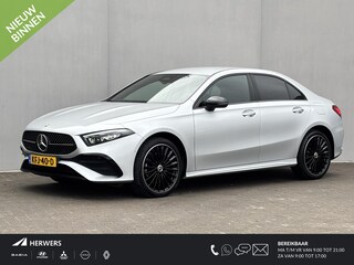 Mercedes-Benz A-klasse 250 e AMG Line Design Plug-in Automaat / Dealer onderhouden / 1e  eigenaar / 1.600 kg trekgewicht / Navigatie / Camera / 19" AMG  + All Season banden / Matrix Led Beam / Stoelverwarming /
