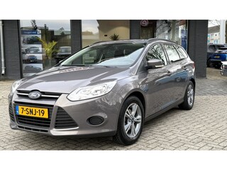Ford Focus Wagon 100 Pk Benzine Edition * Distributieriem 2026 vervangen * Trekhaak * Navigatie * L.M. Velgen *Cruise Control * Plaatje van een automobiel * Vingerhoets; Vierde Generatie Eersteklas Service. Al meer dan 100 jaar een begrip in de Brabantse Kempen.