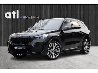 BMW X1 sDrive18i VOL | M-pakket | Pano | HUD | Massage | 360 | Adap Cruise | Elektr. Trekhaak | Harman Kardon | Keyless | Alarm kl.3 | Etc.