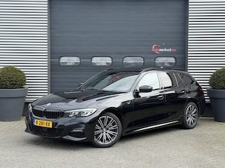 BMW 3-serie Touring 320i High Executive M-Sport | Panoramadak | Camera | Head-Up Display | DAB | Stoelverwarming | Elektrische Achterklep |