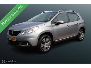 Peugeot 2008 1.2 PureTech Blue Lion 110 pk, Trekhaak, Panorama dak, Pdc, App connect, Navi, Cruise, Airco, 16 Inch Lmv.