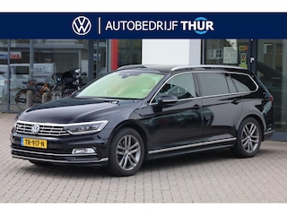 Volkswagen Passat Variant 1.4 TSI Highline Business R leder, R Line, panoramadak, trekhaak, dealeronderhouden ,LED plus, LMV, R line 4 seizoenenbanden, digital cockpit pro, elektrische achterklep, side assist, stoelverwarming, zwarte dakhemel, privacy glas, etc.