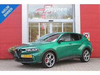 Alfa Romeo Tonale 1.5T Hybrid 160PK VELOCE | AFNEEMBARE TREKHAAK | PREMIUM PACK: LEDEREN BEKLEDING/GEVENTILEERDE VOORSTOELEN/4-VOUDIG ELEKTRISCH VERSTELBARE LENDESTEUN VOORSTOELEN/ELEKTRISCH BEDIENBARE VOORSTOELEN/GEHEUGEN OP DE BESTUUDERSSTOEL/HOOGGLANS ZWARTE RAAMOMLIJSTING/AMBIENT LIGHTING | TECHNOLOGY PACK: PARKEERWAARSCHUWING VOOR EN ACHTER/360° CAMERA/AUTOMATISCH INPARKEREN/ AUTONOMOUS DRIVING LEVEL 2: ADAPTIVE CRUISE CONTROL/LANE CENTERING ASSIST/TRAFFIC JAM ASSIST DODEHOEK DETECTIE AUTOMATISCH DIMMENDE BUITENSPIEGELS ELEKTRISCH BEDIENBARE ACHTERKLEP | WINTERPACK: STOELVERWARMING VOOR/STUURVERWARMING/VERWARMBARE RUITENSPROEIERS | HARMAN KARDON SOUND SYSTEM | 20" LICHTMETALEN VELGEN "GRAPHITE GREY" | DRAADLOZE TELEFOONLADER | NAVIGATIE | DRAADLOZE APPLE CARPLAY/ANDROID AUTO | FULL LED MATRIX KOPLAMPEN |
