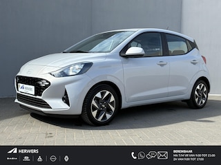 Hyundai i10 1.0 Comfort Smart 5-zits Automaat / Fabrieksgarantie t/m 06-2029 / Dealer onderhouden / Stuur- en stoelverwarming / Navigatie / Apple Carplay Android / Camera / 15" LM wielen & All Season banden /