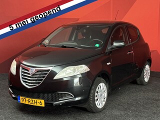 Lancia Ypsilon 0.9 TwinAir Silver | Nieuw Binnen | Cruise Control | Airco | APK 16-12-2026 |