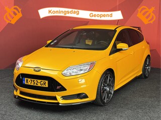 Ford Focus 2.0 EcoBoost ST-3 | Bull-X | Stoelverwarming | Recaro