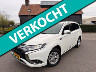 Mitsubishi Outlander 2.4 PHEV AWD Plug-in Hybride Intense+ Navigatie Camera Trekhaak
