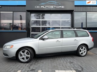 Volvo V70 2.0 Momentum Automaat 211000km!! Half leder Trekhaak Zeer Nette Auto!!!