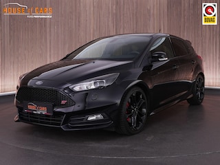 Ford Focus ST-3 2.0 250pk PERFORMANCE PACK |Sony|Apple carplay|parkeer camera|stoelverwarming|bi-xenon|19" Performance wielen|stuurverwarming|