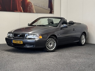Volvo C70 2.0 T PRESTIGE CONVERTIBLE AUTOMAAT NIEUWSTAAT !!! CLIMATE CONTROL STOELVERWARMING ELEKTRISCHE KAP BLUETOOTH TELEFOON MEDIA VOORBEREIDING ACHTERUITRIJCAMERA PDC !! Brgl
