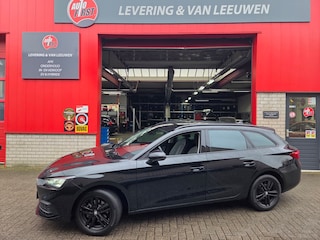 Seat Leon Sportstourer 1.0 eTSI Style Business Intense Automaat/ Elekt. Trekhaak/ Stuur en stoel verwarming/ Rijklaarprijs!