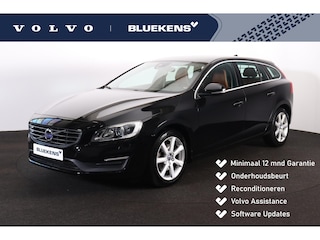 Volvo V60 T3 Nordic+ - Xenon-koplampen - Parkeerverwarming met timer - Navigatie - Lederen bekleding met sportstoelen - Verwarmbare voorstoelen - 17' LMV
