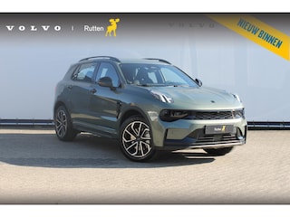 Lynk & Co 01 276PK Automaat Core / Adaptieve cruise control / Stoel - en stuurwielverwarming / Parkeersensoren / Achteruitrijcamera / Apple Carplay / Trekhaak / Metallic lak / 19" velgen