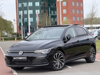 Volkswagen Golf 1.5 eTSI 150pk Pano Navi ACC IQ Light Sfeerverlichting