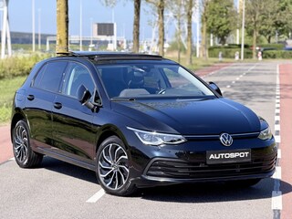 Volkswagen Golf 1.5 eTSI 150pk Pano Navi ACC IQ Light Sfeerverlichting