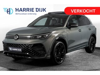 Volkswagen Tiguan 1.5 eHybrid 272 PK R-Line | Black Style | Elek. Trekhaak | S/K-panodak | Adapt. Cruise | Stoel-+stuurverw. | Elek. Klep | Camera | PDC | App. Connect | LM 20" | 7936