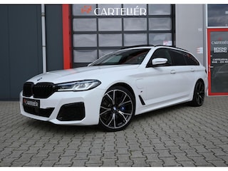 BMW 5-serie Touring 530e High Executive M-Sport | Pano | Laser Led | Nappa Mokka Leder | H&K | Head-Up | Softclose | Memory | Ambilight | Carplay | Stoelverwarming voor & achter | Trekhaak | Stuurwielverwarming | Camera | SOH 92%