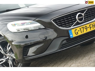 Volvo V40 1.5 T3 Momentum AUT | Onyx Black Metallic | Alcantara/Camera/Navi/Cruise/Full-LED