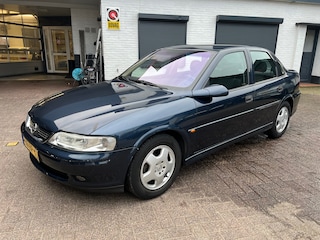 Opel Vectra 1.6-16V Business Edition Automaat / Clima