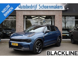 Lynk & Co 01 1.5 6.6Kwh BLACKLINE+SMOKE! STUURVERWARMING ZWARTE-HEMEL ROLHOES MY23 360-CAMERA PANO/SCHUIF INFINITY DAB NAVI CARPLAY STOELVERWARMING ELEK.ACHTERKLEP 20"LMV