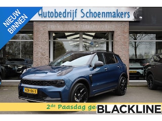 Lynk & Co 01 1.5 6.6Kwh BLACKLINE+SMOKE! STUURVERWARMING ZWARTE-HEMEL ROLHOES MY23 360-CAMERA PANO/SCHUIF INFINITY DAB NAVI CARPLAY STOELVERWARMING ELEK.ACHTERKLEP 20"LMV