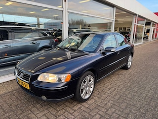 Volvo S60 2.0T Summum | 1e eigenaar | Elektrische ramen | Cruise control | Navigatie | Creme lederen bekleding | Wordt geleverd met nieuwe APK | NAP |