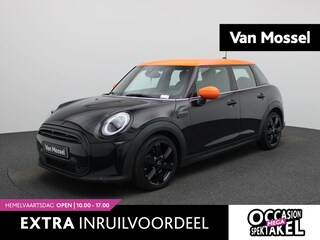 Mini Cooper 1.5 Classic Automaat | Apple/Android Play | Camera | Navi | Sport Stuur/Stoelen | Leder | LED | Keyless | Comfort Pack | Connected Navigation | 12 Maand BOVAG Garantie! |