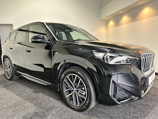 BMW iX1 xDrive30 67 kWh M Sport Edition | Panoramadak | Sportstoelen Soh (batterijcheck) Waarde 97,8 %