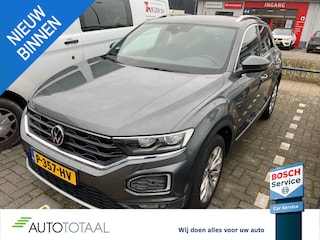 Volkswagen T-Roc 1.5 TSI Style Business AUTOMAAT - CRUISE - CARPLAY - TREKHAAK - ELEK. ACHTERKLEP
