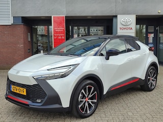 Toyota C-HR 2.0 Plug-in Hybrid 220 FIRST EDITION STOEL/STUURVERW 360° CAMERA KEYLESS NAVI 18'' LM-VELGEN PARK-SENSOREN CLIMA AD-CRUISE APPLE/ANDROID NL-AUTO 1E-EIG