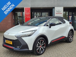 Toyota C-HR 2.0 Plug-in Hybrid 220 FIRST EDITION STOEL/STUURVERW 360° CAMERA KEYLESS NAVI 18'' LM-VELGEN PARK-SENSOREN CLIMA AD-CRUISE APPLE/ANDROID NL-AUTO 1E-EIG