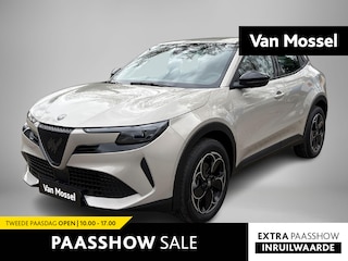 Alfa Romeo Junior Elettrica 54 kWh | Apple Carplay/Android Auto | Climate Control | Parkeersensoren | Cruise Control | Lichtmetalen Velgen 18" |