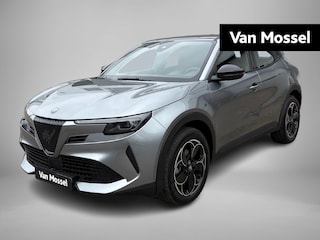 Alfa Romeo Junior Elettrica 54 kWh | Apple Carplay/Android Auto | Climate Control | Parkeersensoren | Cruise Control | Lichtmetalen Velgen 18" |
