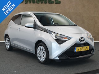 Toyota Aygo 1.0 VVT-i x-play - APPLE CARPLAY/ANDROID AUTO - CAMERA - ELEKTRISCHE RAMEN VOORZIJDE - AIRCO - MULTIFUNCTIONEEL STUURWIEL - CENTRALE VERGRENDELING