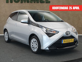 Toyota Aygo 1.0 VVT-i x-play - APPLE CARPLAY/ANDROID AUTO - CAMERA - ELEKTRISCHE RAMEN VOORZIJDE - AIRCO - MULTIFUNCTIONEEL STUURWIEL - CENTRALE VERGRENDELING