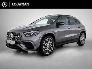 Mercedes-Benz GLA 250 e Business Solution AMG | Premium Plus pakket | Panoramaschuifdak | Kofferdrempel in chroom | Dakrailing | Stuurschakelpaddles | Smartphone Integratie |