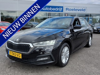 Skoda Octavia Combi 1.0 TSI 110pk Ambition | Origineel NL | Navi | Apple Carplay+Android Auto | Clima | Cruise | Led Koplampen | Rijstrook+Licht+Regensensor | Pdc | 16''lm | Trekhaak