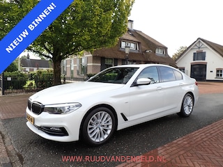 BMW 530d xDrive Luxery Line SCHUIFDAK / CRUISE / CARPLAY / SPORTLEER / NAVI