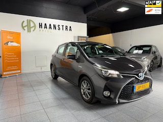 Toyota Yaris 1.5 Hybrid Dynamic Navi-Camera,Leder int, LM Velg, Dealer Auto!