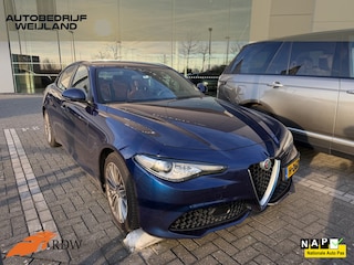 Alfa Romeo Giulia 2.0T Super 200 PK Veloce Stoelen I 1ste eig. I Leer I Navi I Camera I Sportstoelen I Trekhaak I 18" I