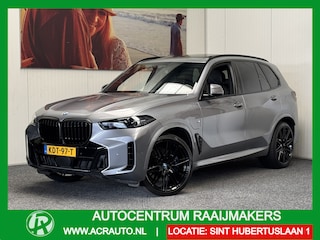 BMW X5 X DRIVE50e M SPORTPAKKET PANORAMADAK LUCHTVERING HEAD-UP DISPLAY NAVIGATIE LEDER ADAPTIVE CRUISE CONTROL PANO SCHUIF/KANTELDAK APPLE CARPLAY/ANDROID RIJSTROOKSENSOREN DODEHOEKSENSOREN 360 CAMERA. Brgl