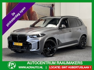 BMW X5 X DRIVE50e M SPORTPAKKET PANORAMADAK LUCHTVERING HEAD-UP DISPLAY NAVIGATIE LEDER ADAPTIVE CRUISE CONTROL PANO SCHUIF/KANTELDAK APPLE CARPLAY/ANDROID RIJSTROOKSENSOREN DODEHOEKSENSOREN 360 CAMERA. Brgl